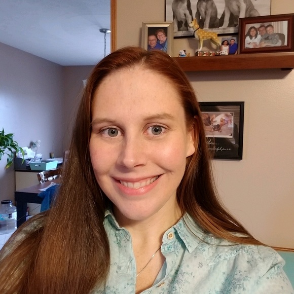 Meet your Posher, Julie - Picture 1 of 1